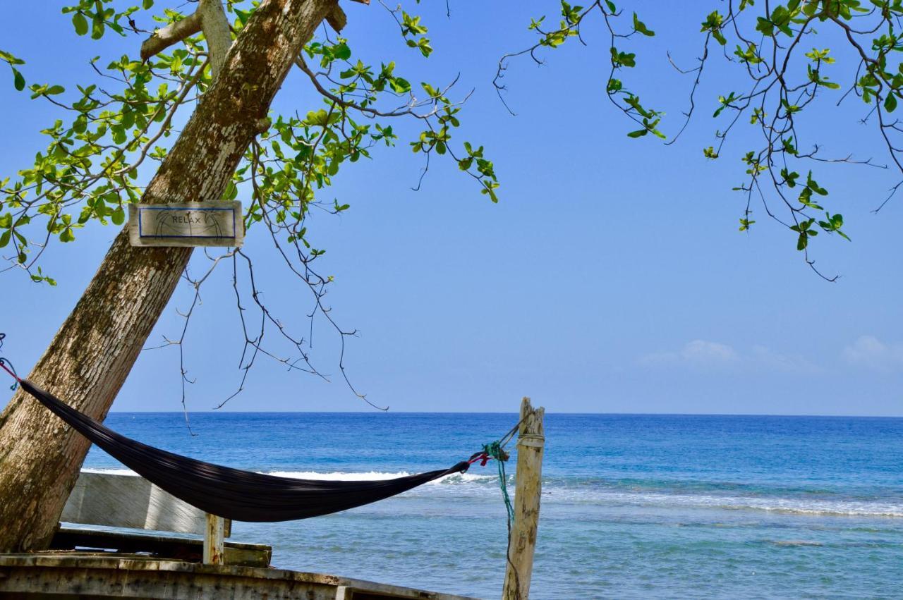 Pristine Paradise Dive Resort - Togean Islands, Una Una Pulau Unauna ภายนอก รูปภาพ