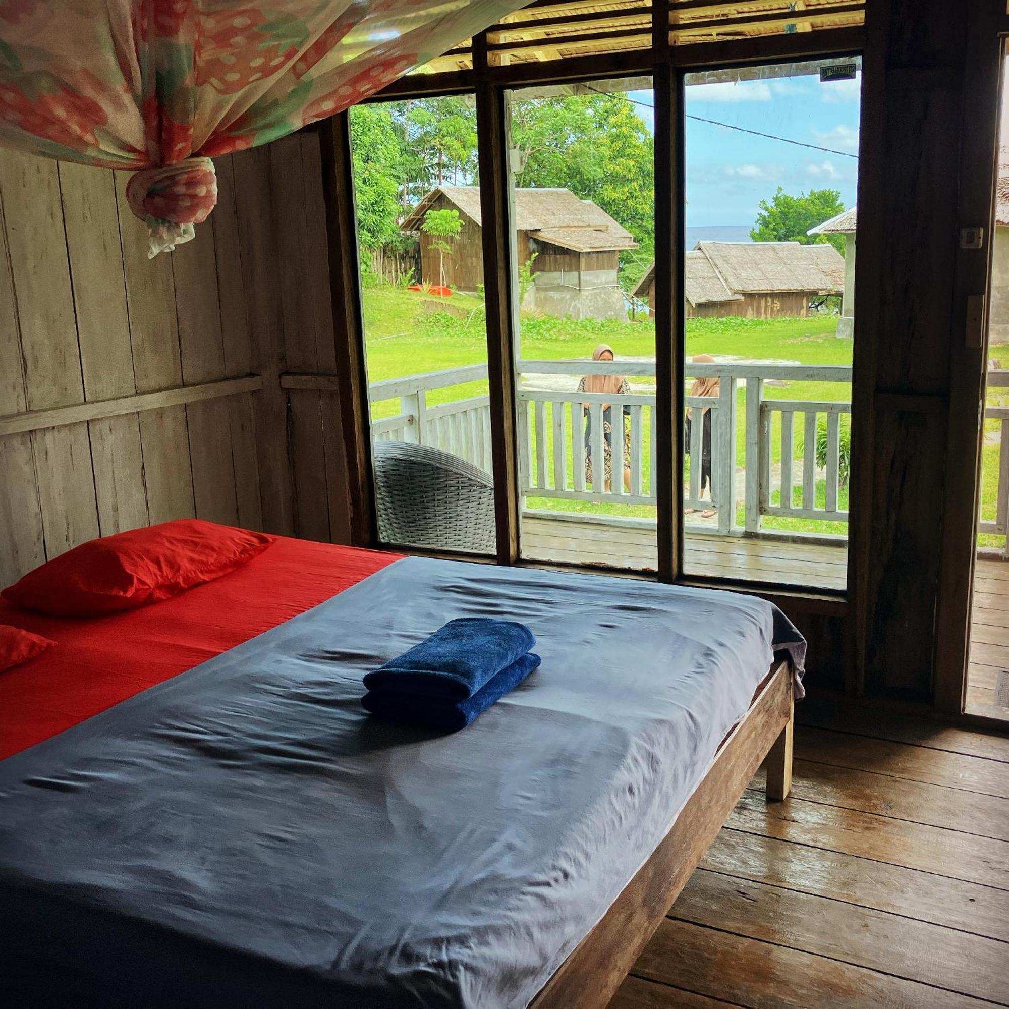 Pristine Paradise Dive Resort - Togean Islands, Una Una Pulau Unauna ภายนอก รูปภาพ