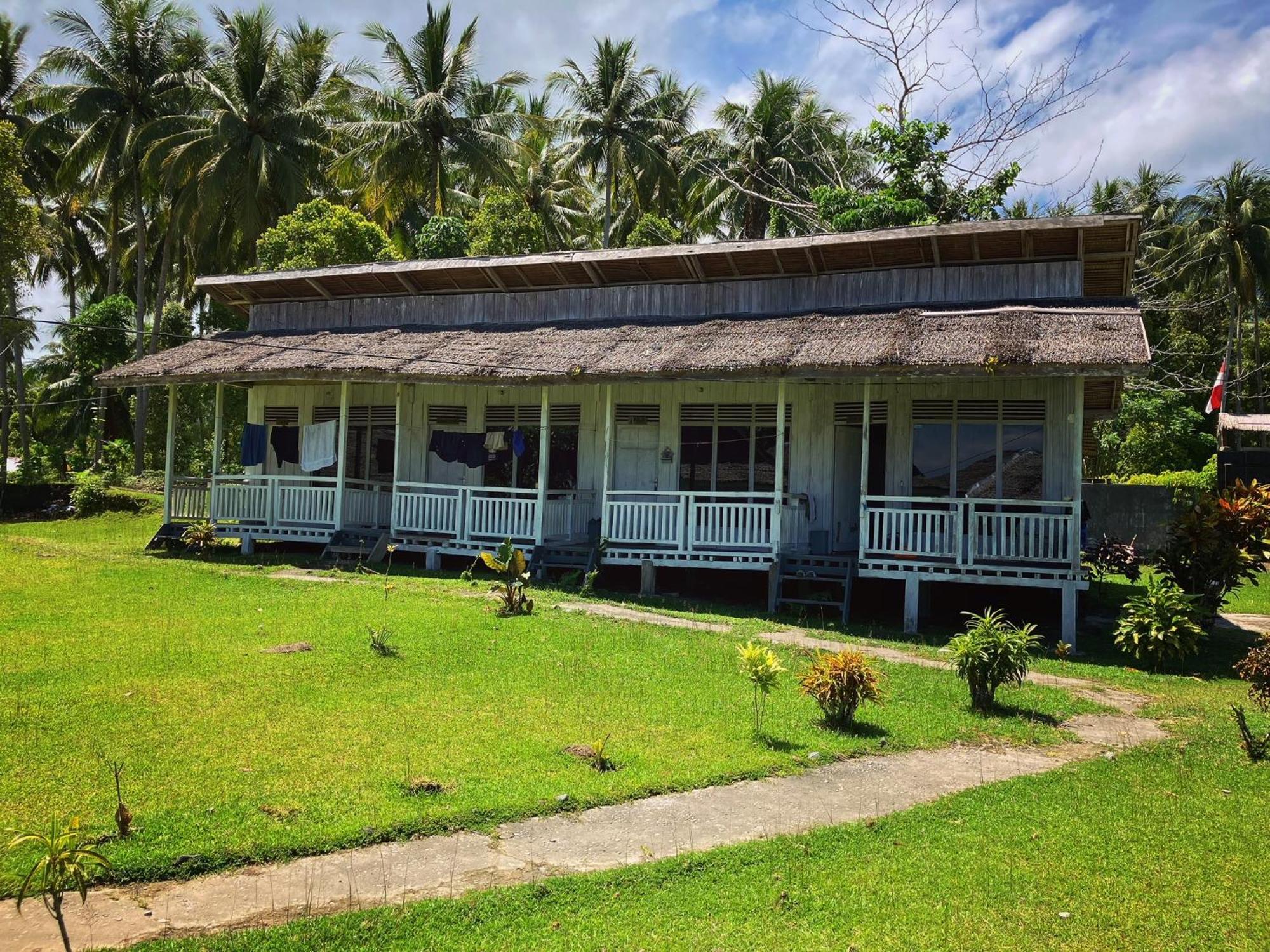 Pristine Paradise Dive Resort - Togean Islands, Una Una Pulau Unauna ภายนอก รูปภาพ