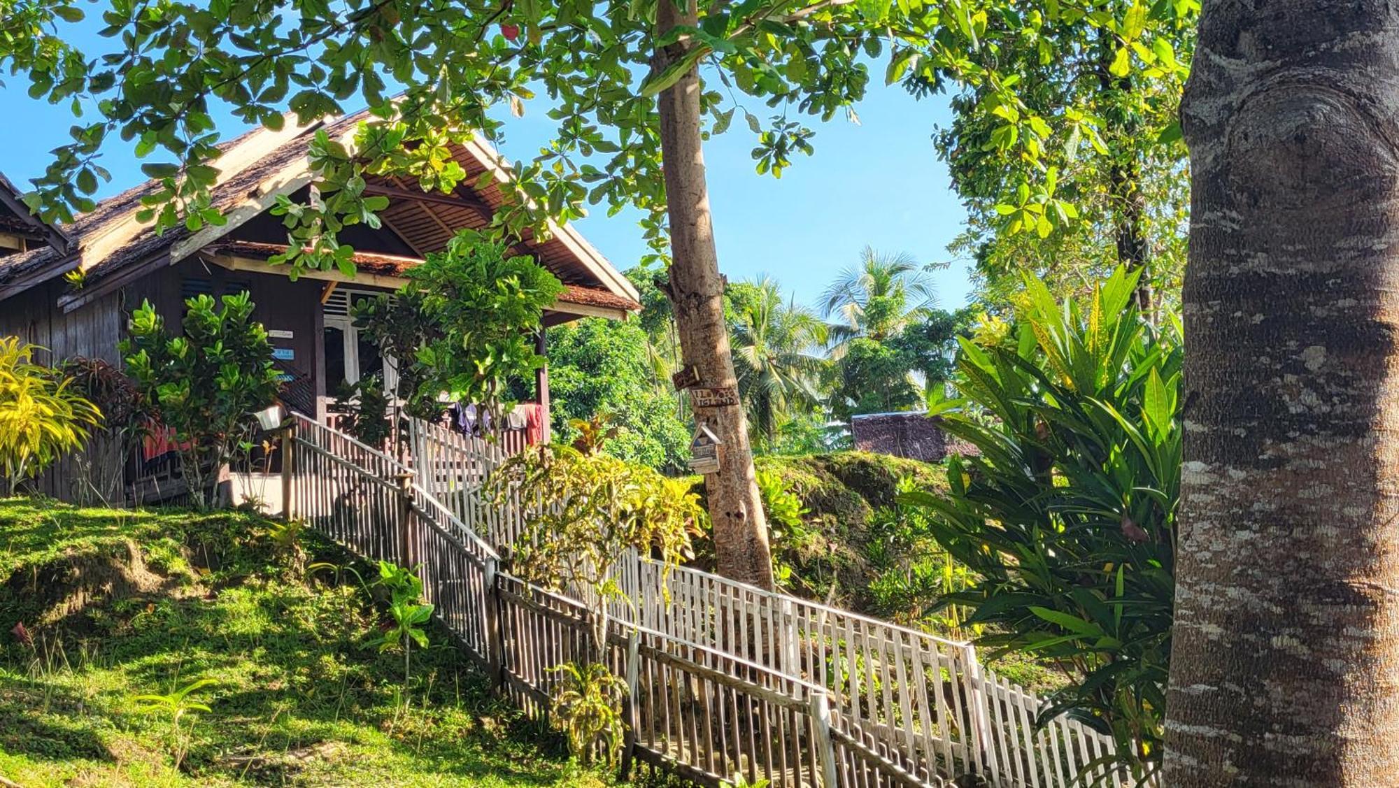 Pristine Paradise Dive Resort - Togean Islands, Una Una Pulau Unauna ภายนอก รูปภาพ