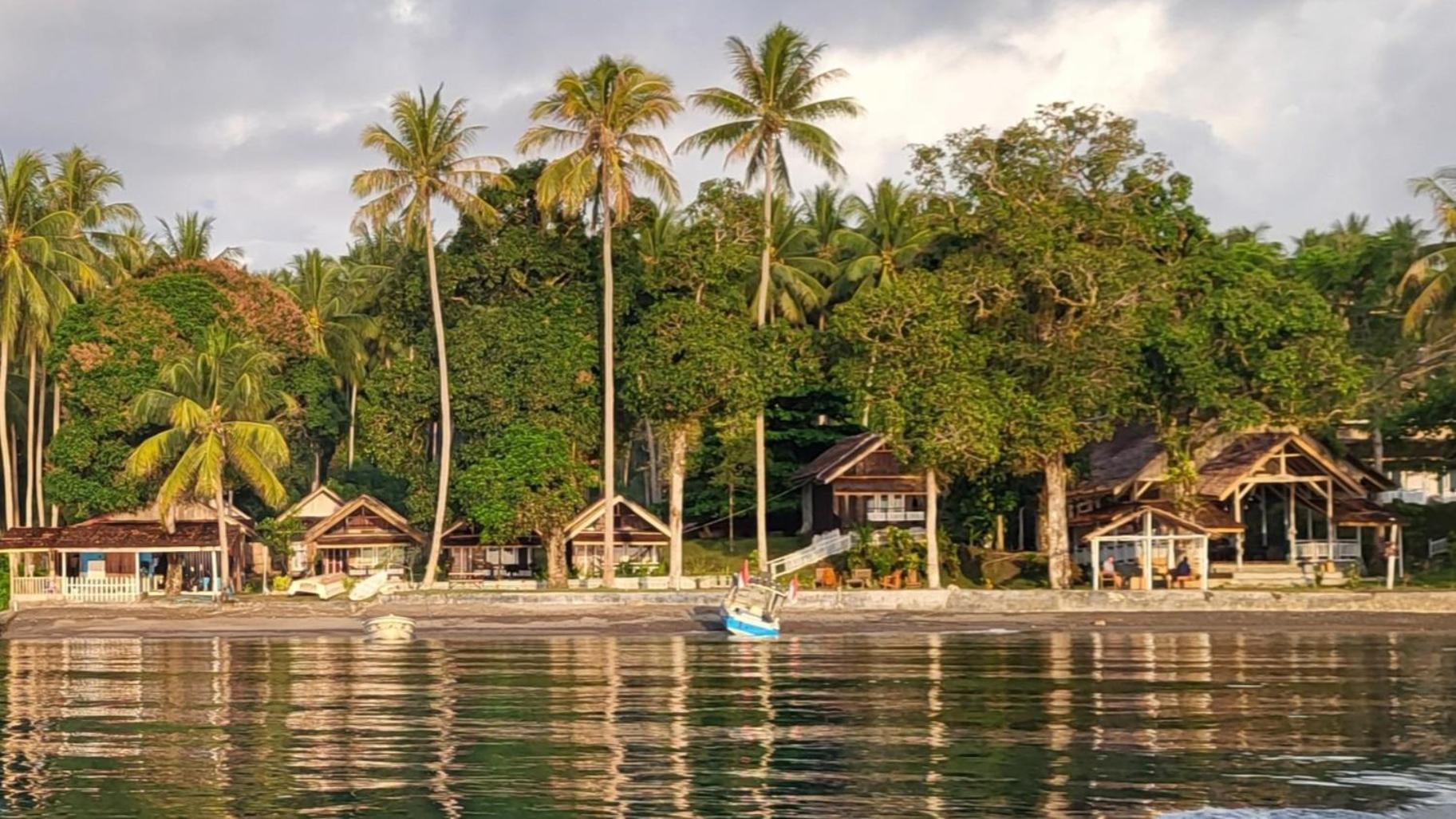 Pristine Paradise Dive Resort - Togean Islands, Una Una Pulau Unauna ภายนอก รูปภาพ
