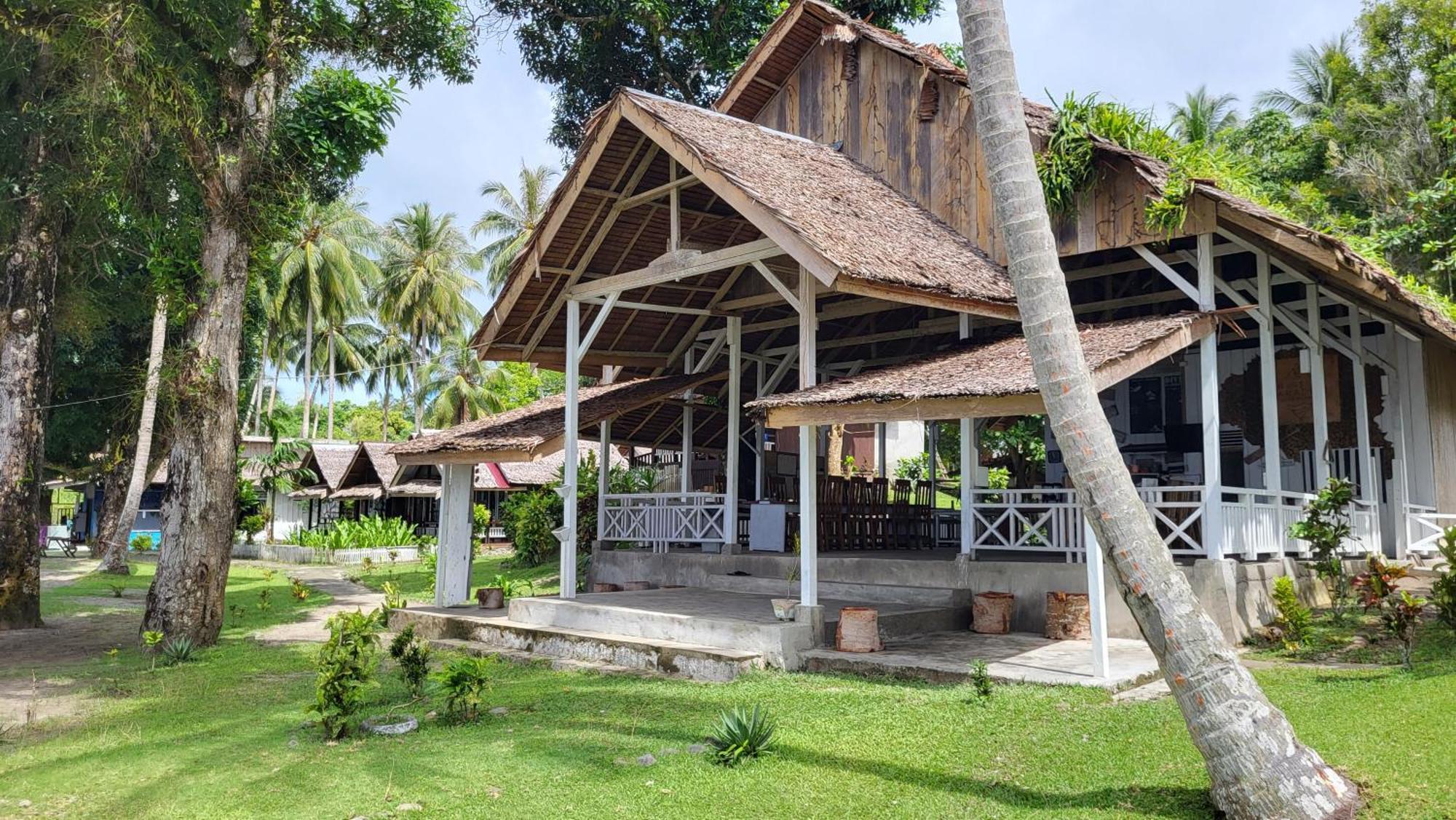 Pristine Paradise Dive Resort - Togean Islands, Una Una Pulau Unauna ภายนอก รูปภาพ